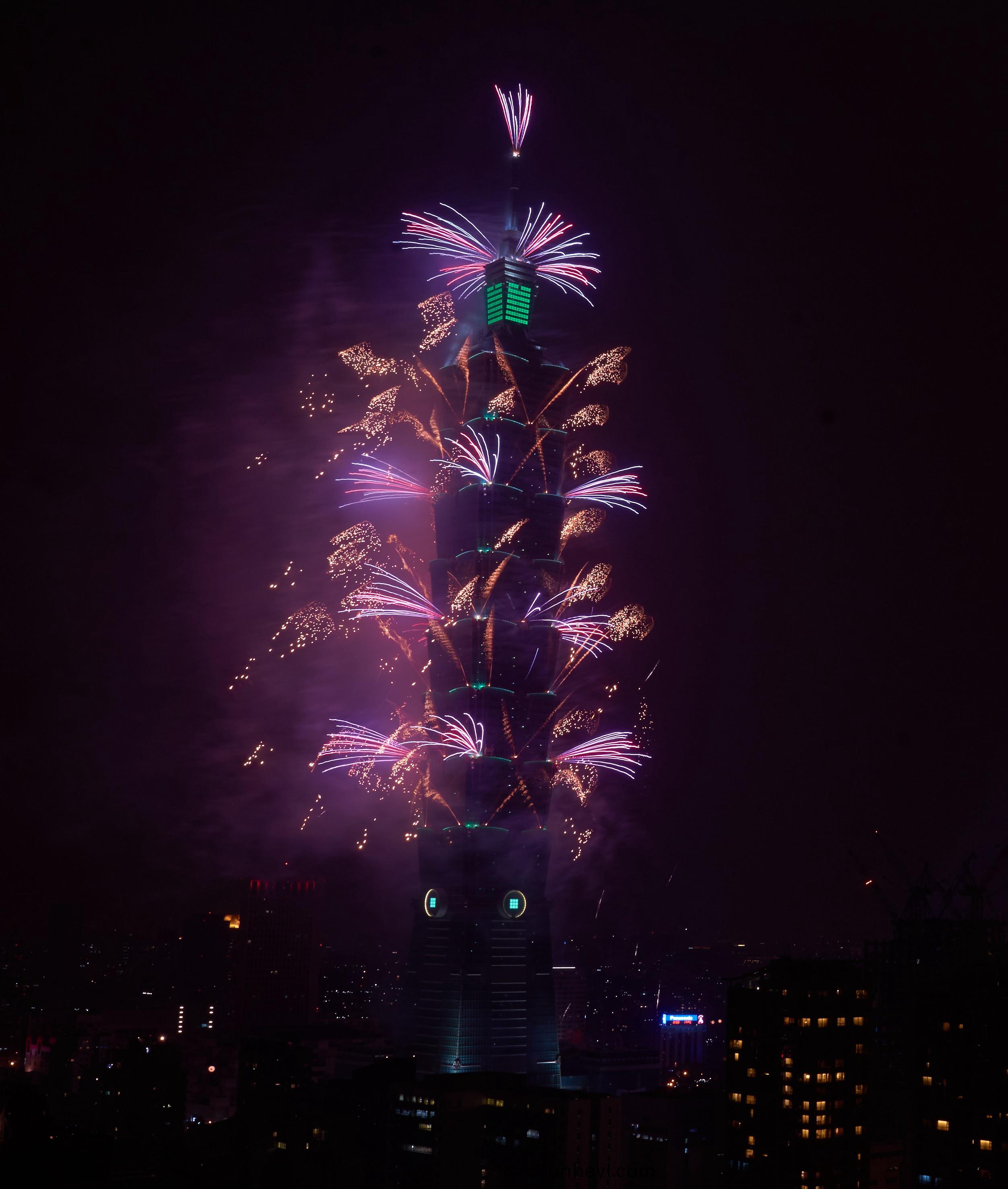 【新聞圖(tu)片(pian)】飛利浦(pu)炤明助(zhu)力(li)檯(tai)北(bei)101打造檯灣綠色(se)地標(biao) (2).jpg